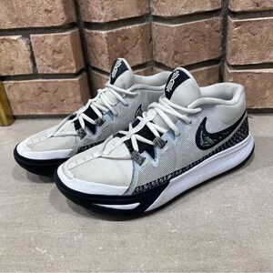 Nike Kyrie Flytrap 6 VI Sneakers White/Black DM1125-101 women’s size 9.5 Men's 8
